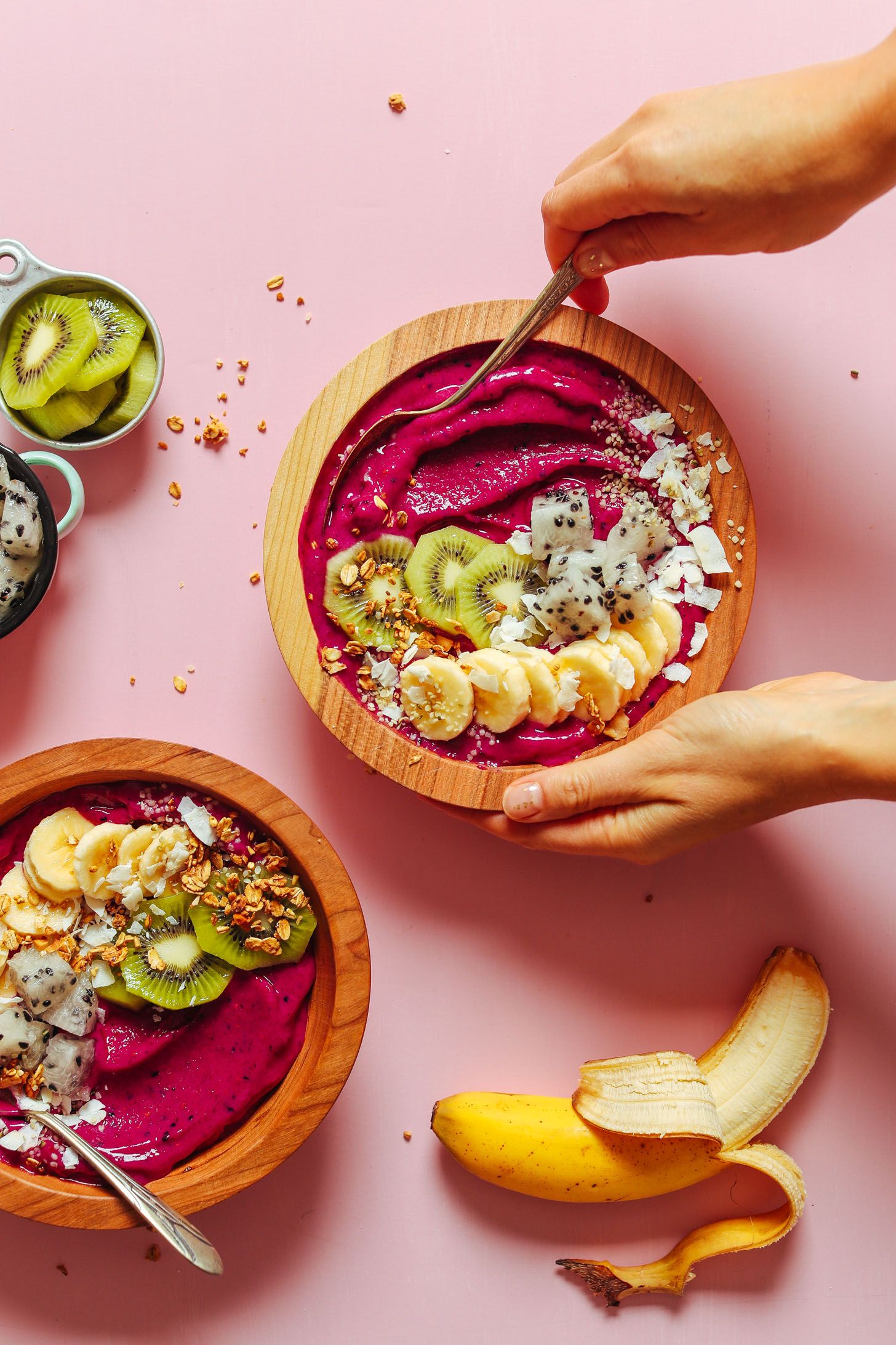 Easy and Healthy Pitaya Smoothie Bowls